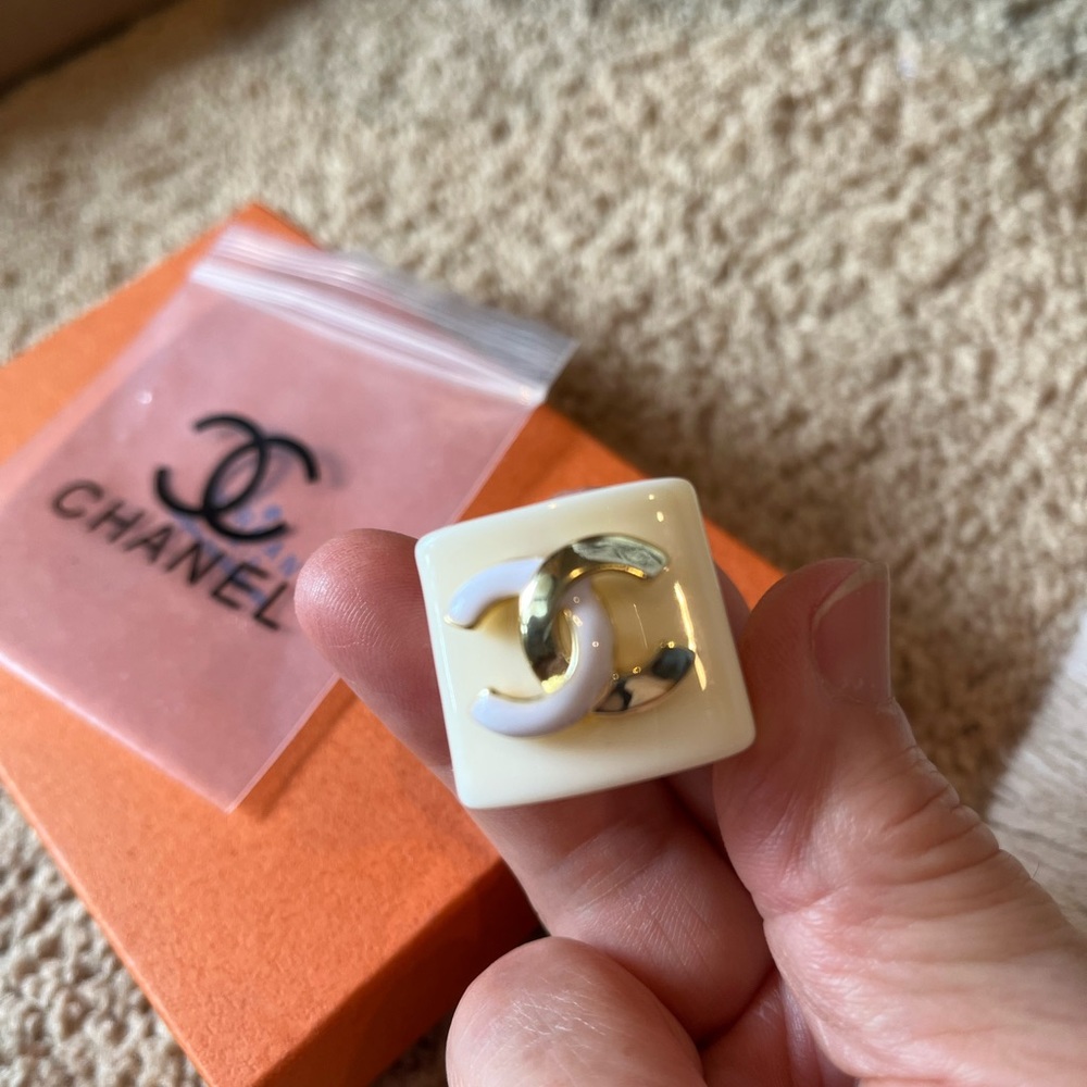 Chunky fashion ring